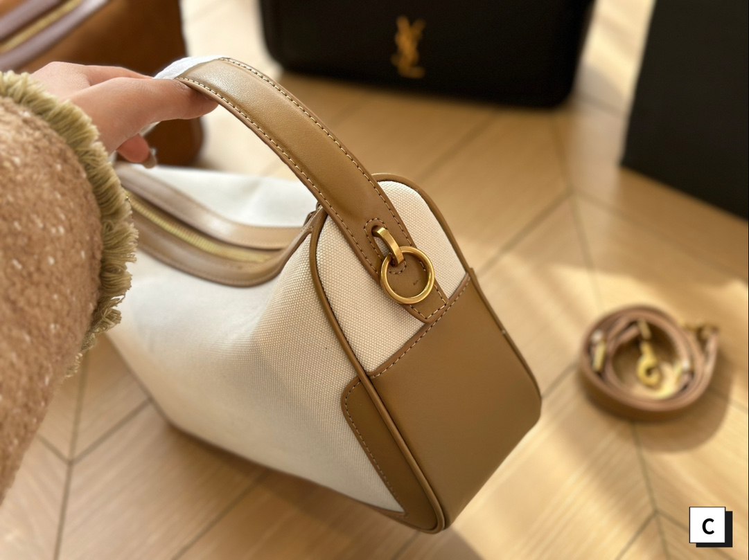 [등급별 가격문의] 입생로랑 Camera Suppl bag