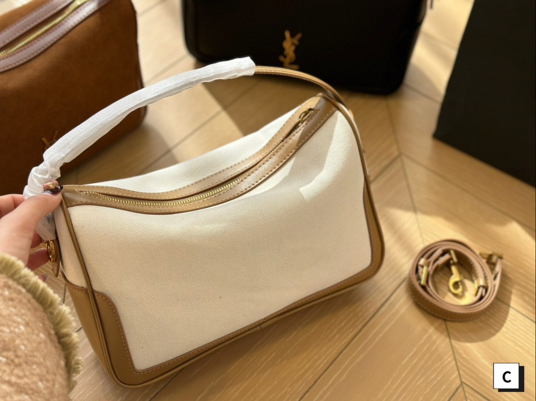 [등급별 가격문의] 입생로랑 Camera Suppl bag