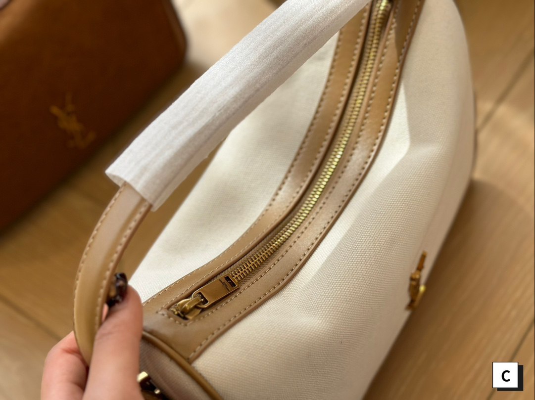 [등급별 가격문의] 입생로랑 Camera Suppl bag