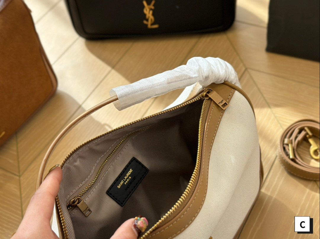 [등급별 가격문의] 입생로랑 Camera Suppl bag