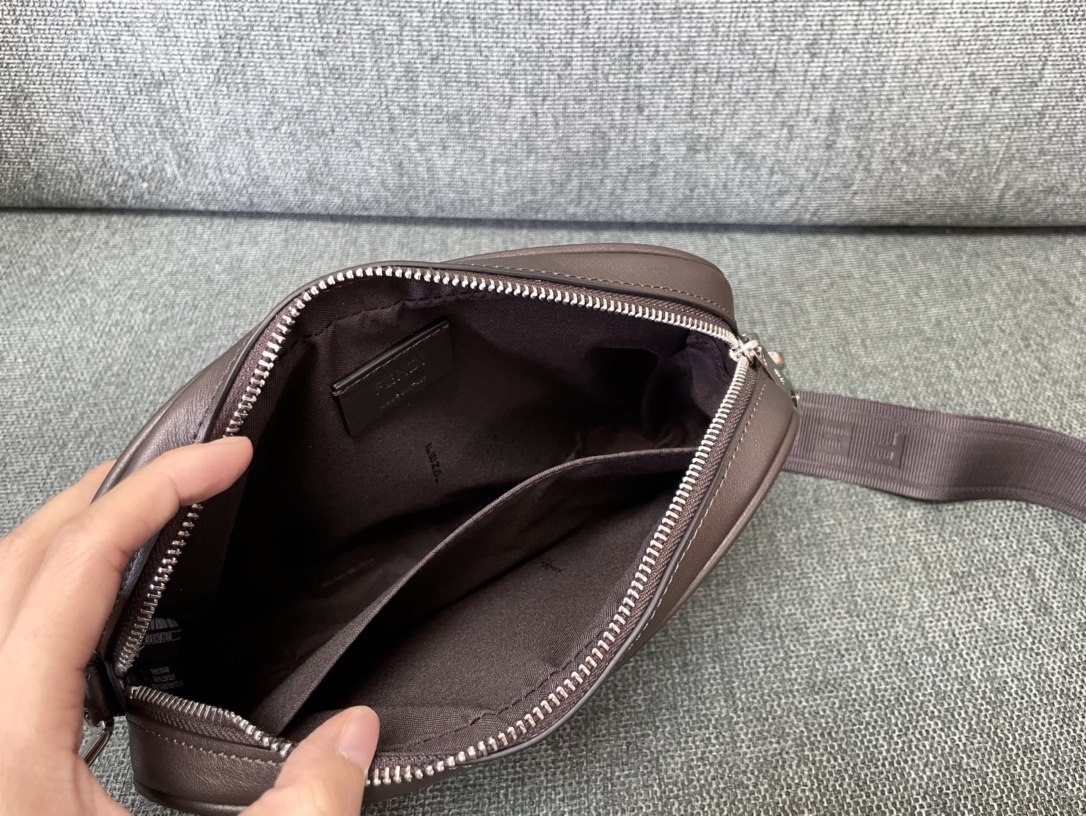[등급별 가격문의] 펜디 클래식 빈티지 플라워 카메라 가방