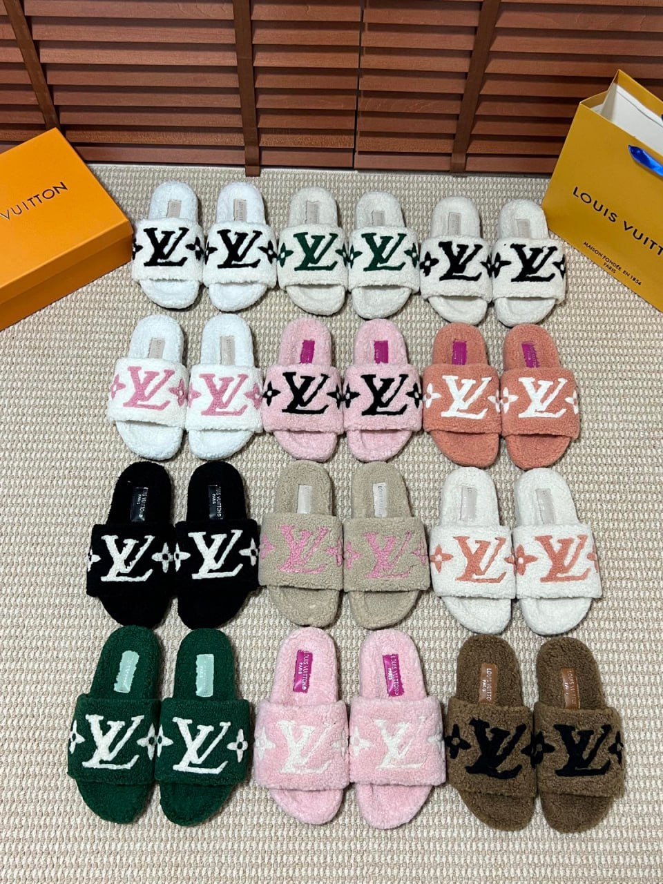 [하이엔드 미러급] 루이비통 클래식 퍼 슬리퍼 사이즈 225~260